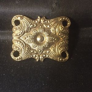 Fashion broach